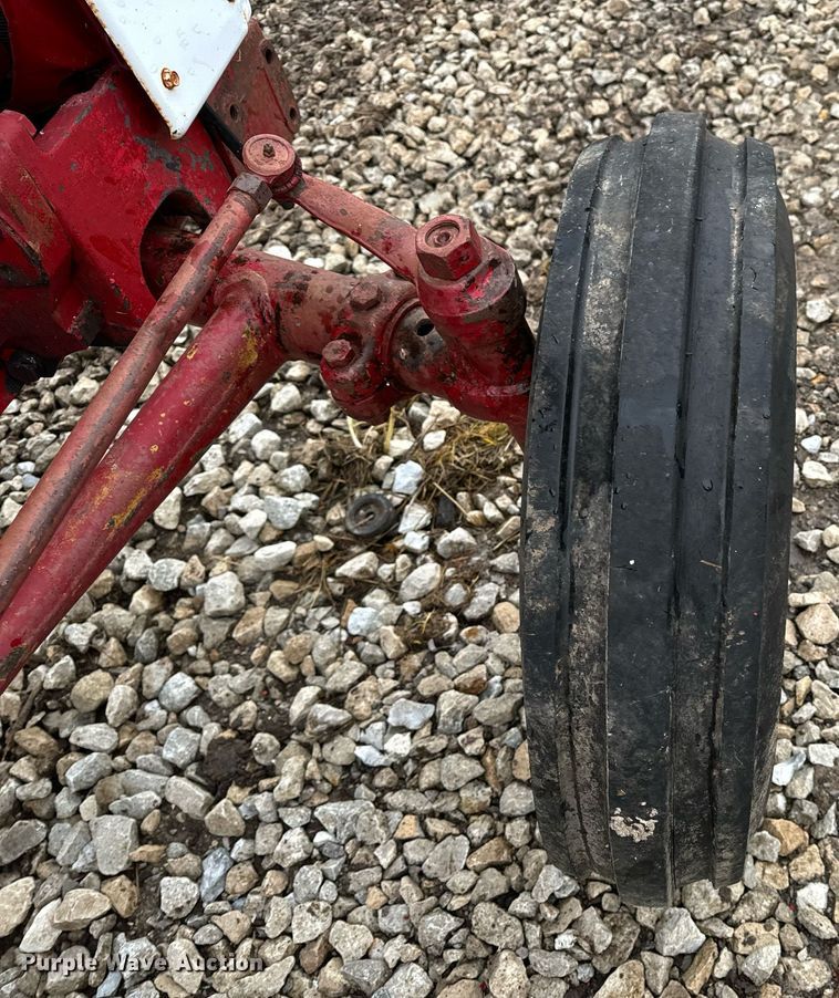 image for item NM9221 International Harvester 340 tractor