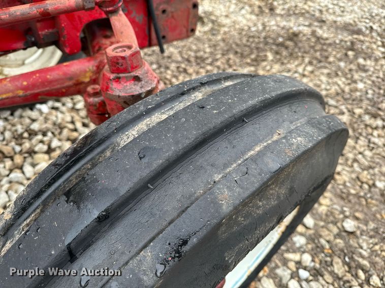 image for item NM9221 International Harvester 340 tractor