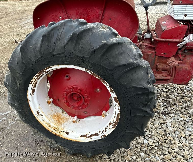 image for item NM9221 International Harvester 340 tractor