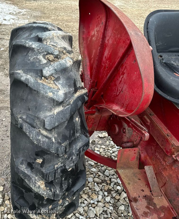 image for item NM9221 International Harvester 340 tractor