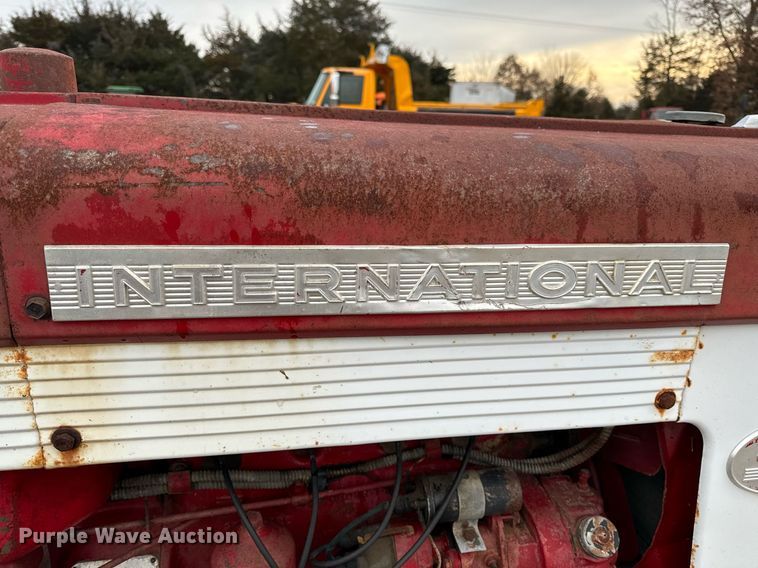 image for item NM9221 International Harvester 340 tractor