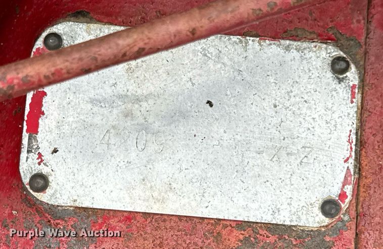 image for item NM9221 International Harvester 340 tractor