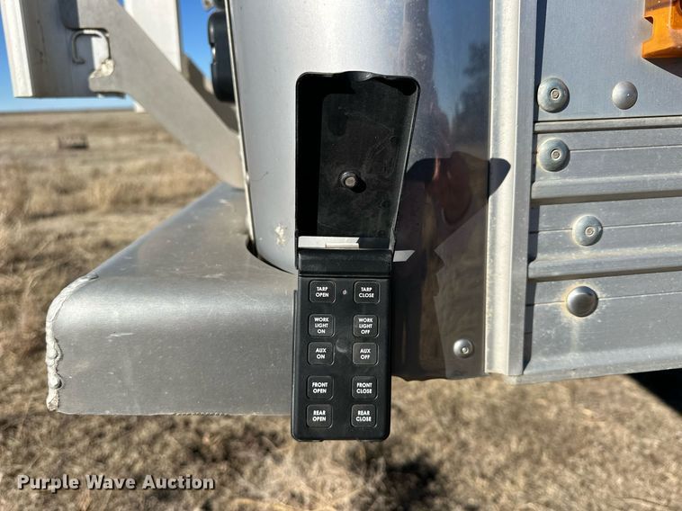 image for item NS9155 2014 Timpte Super Hopper grain trailer