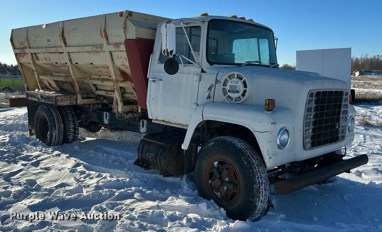 image for item NS9164 1979 Ford 800 feed delivery truck