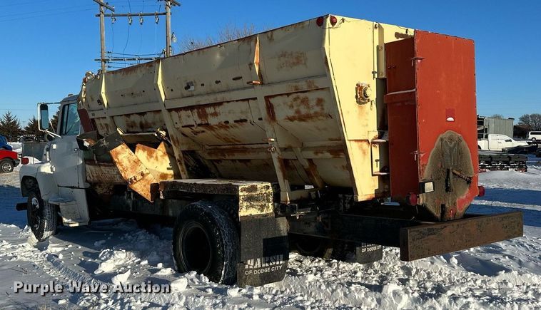 image for item NS9164 1979 Ford 800 feed delivery truck