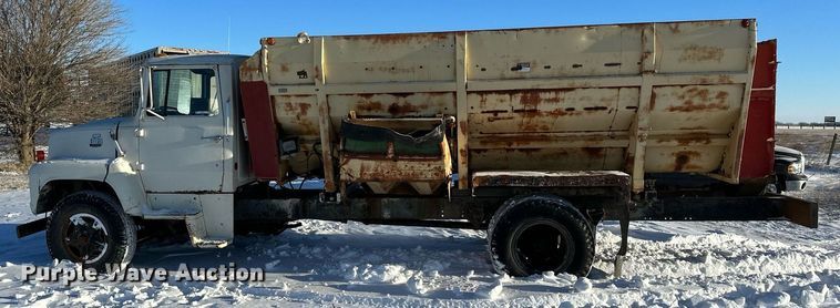image for item NS9164 1979 Ford 800 feed delivery truck