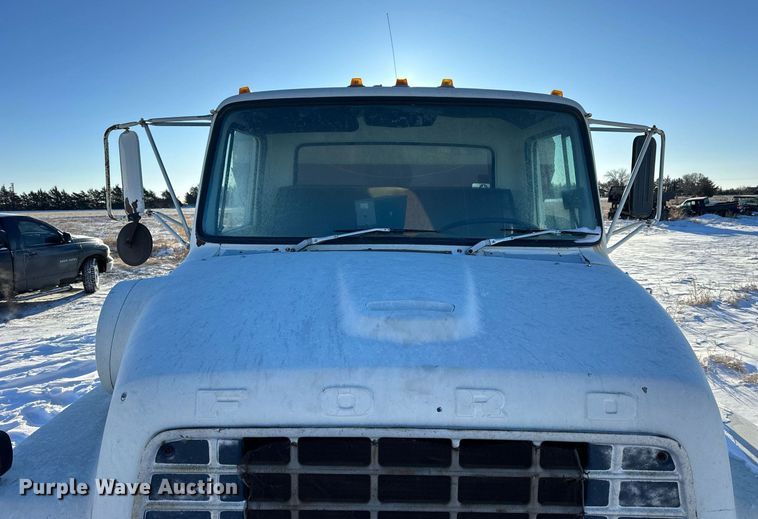 image for item NS9164 1979 Ford 800 feed delivery truck