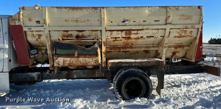 image for item NS9164 1979 Ford 800 feed delivery truck