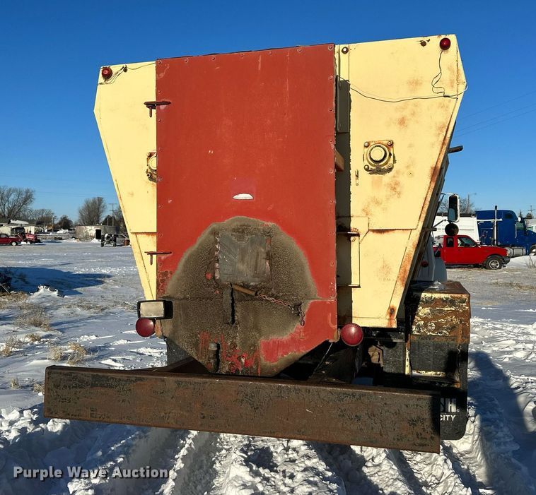 image for item NS9164 1979 Ford 800 feed delivery truck