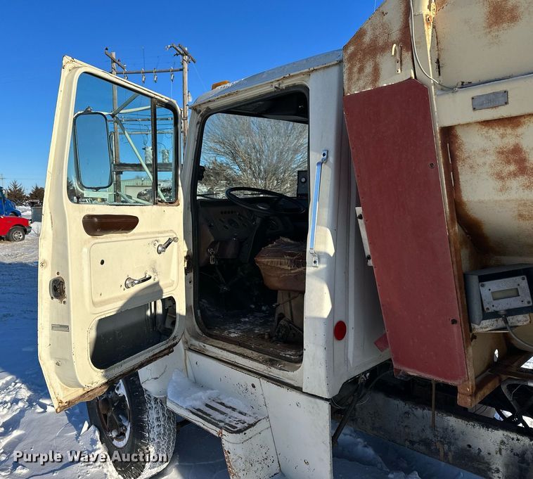 image for item NS9164 1979 Ford 800 feed delivery truck