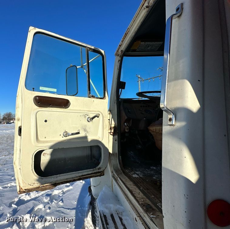 image for item NS9164 1979 Ford 800 feed delivery truck