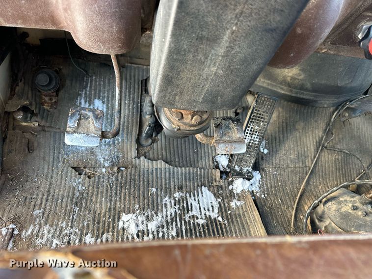 image for item NS9164 1979 Ford 800 feed delivery truck