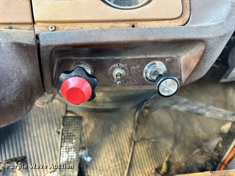 image for item NS9164 1979 Ford 800 feed delivery truck