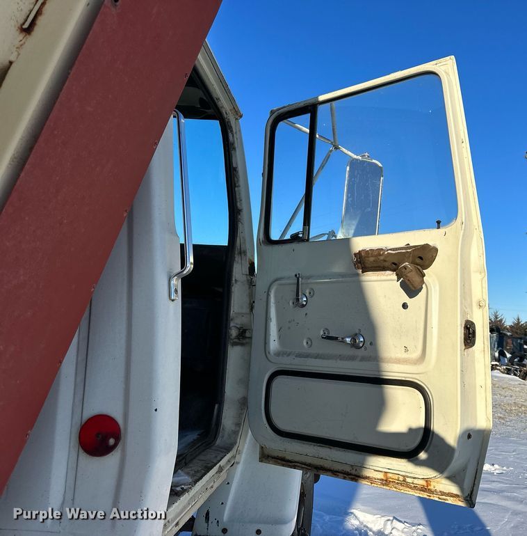 image for item NS9164 1979 Ford 800 feed delivery truck