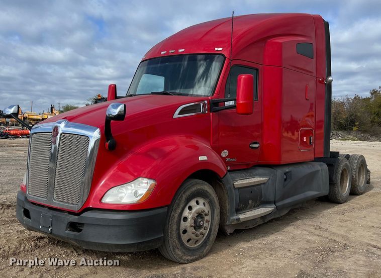 image for item DM2025 2017 Kenworth  T680 semi truck