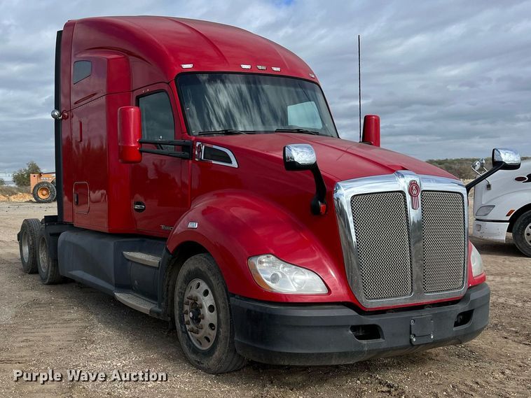 image for item DM2025 2017 Kenworth  T680 semi truck