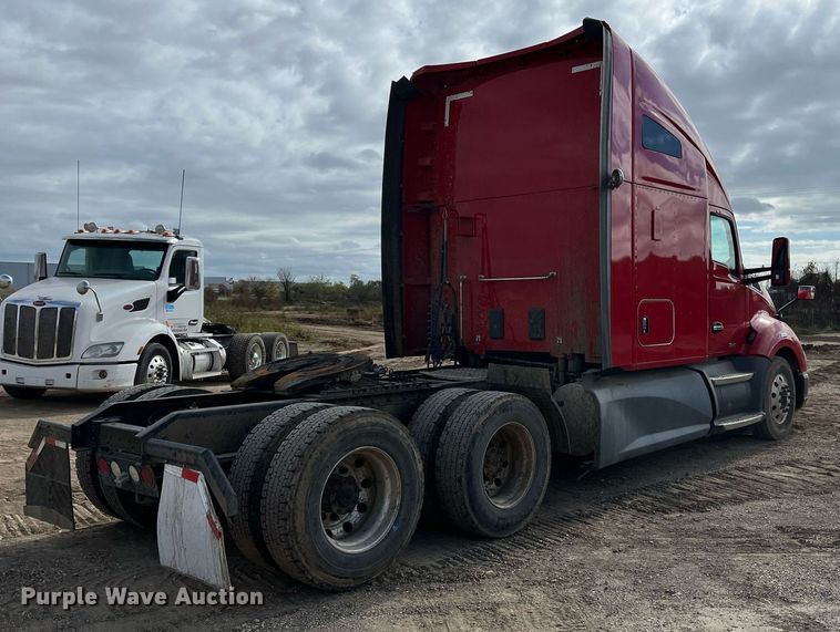 image for item DM2025 2017 Kenworth  T680 semi truck