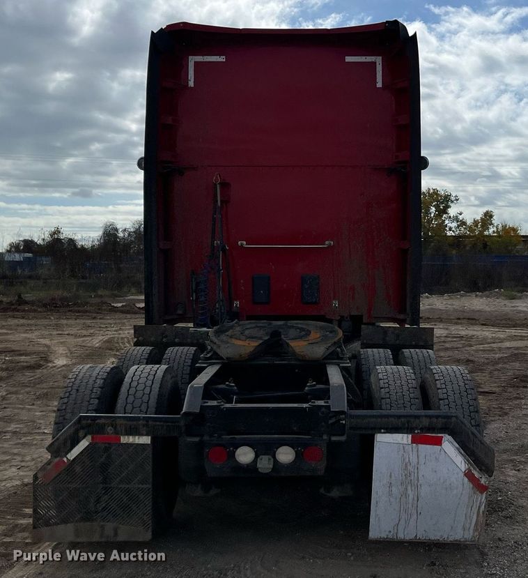 image for item DM2025 2017 Kenworth  T680 semi truck