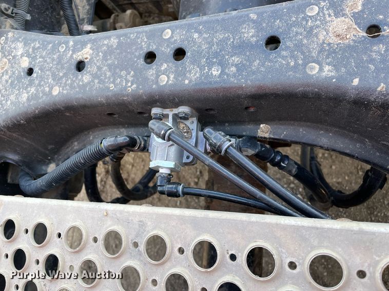 image for item DM2025 2017 Kenworth  T680 semi truck