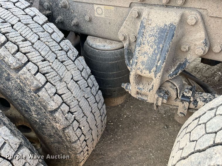 image for item DM2025 2017 Kenworth  T680 semi truck