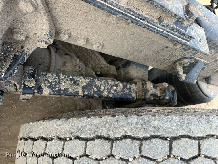 image for item DM2025 2017 Kenworth  T680 semi truck