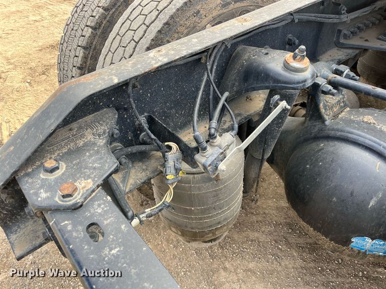 image for item DM2025 2017 Kenworth  T680 semi truck