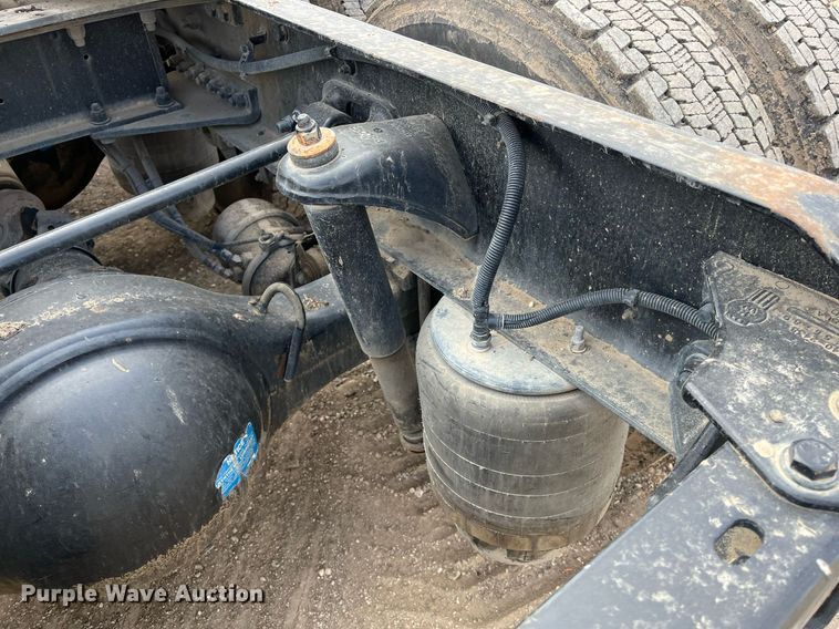 image for item DM2025 2017 Kenworth  T680 semi truck