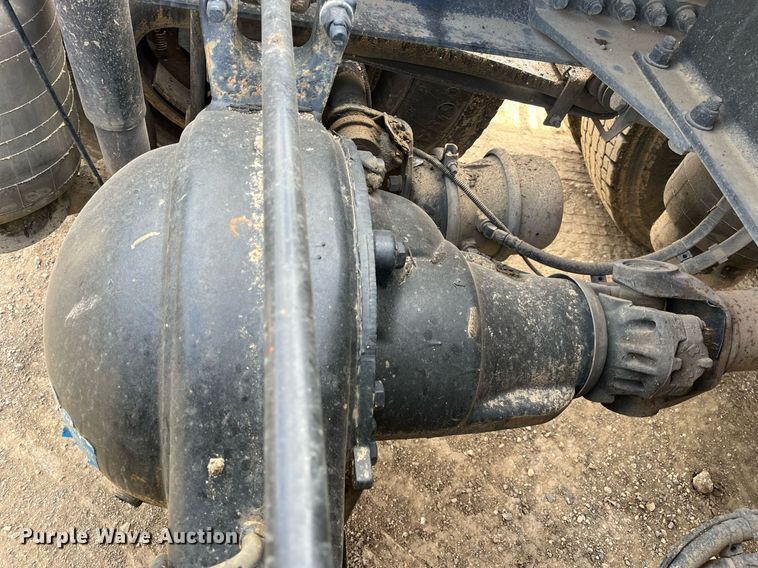 image for item DM2025 2017 Kenworth  T680 semi truck