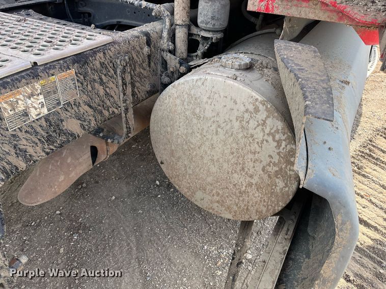 image for item DM2025 2017 Kenworth  T680 semi truck