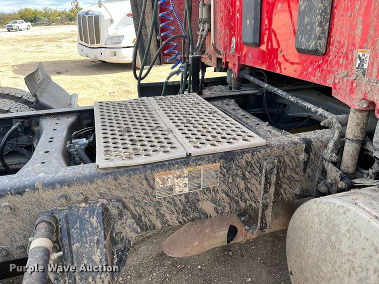 image for item DM2025 2017 Kenworth  T680 semi truck