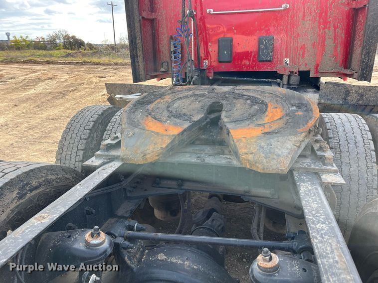 image for item DM2025 2017 Kenworth  T680 semi truck