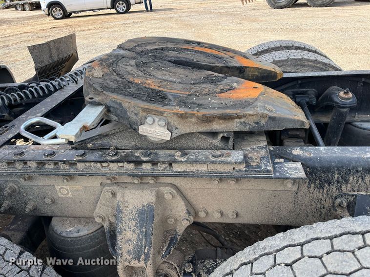 image for item DM2025 2017 Kenworth  T680 semi truck