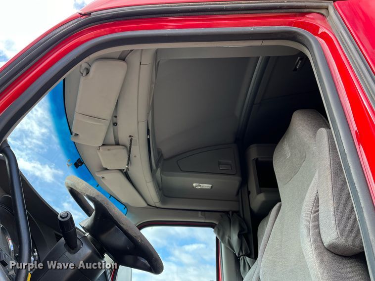 image for item DM2025 2017 Kenworth  T680 semi truck