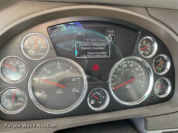 image for item DM2025 2017 Kenworth  T680 semi truck