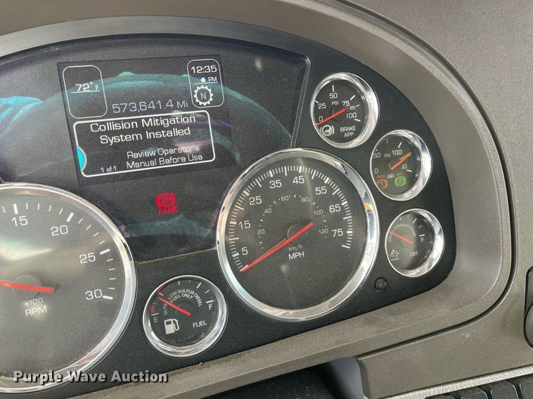 image for item DM2025 2017 Kenworth  T680 semi truck