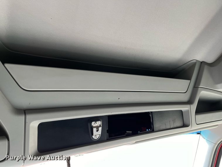 image for item DM2025 2017 Kenworth  T680 semi truck