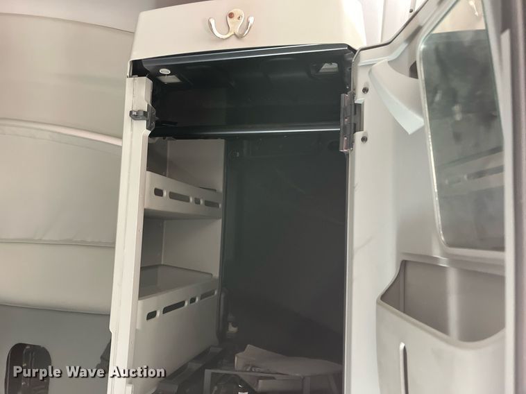 image for item DM2025 2017 Kenworth  T680 semi truck