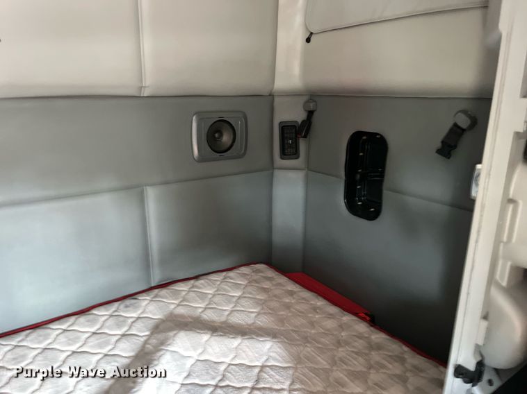 image for item DM2025 2017 Kenworth  T680 semi truck