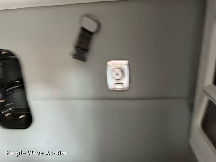 image for item DM2025 2017 Kenworth  T680 semi truck