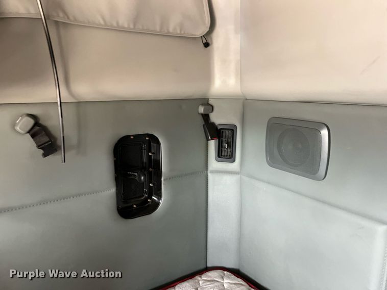 image for item DM2025 2017 Kenworth  T680 semi truck