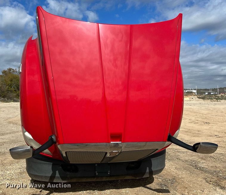 image for item DM2025 2017 Kenworth  T680 semi truck