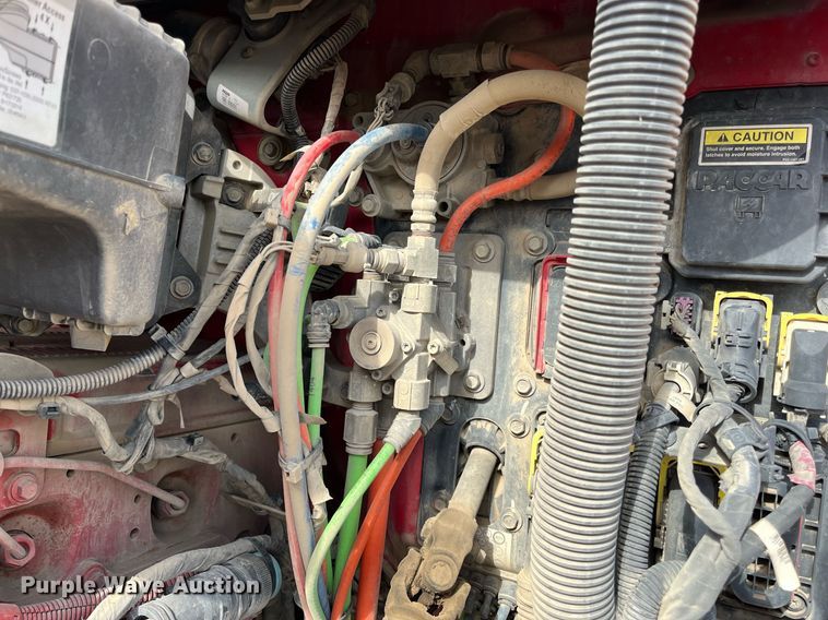 image for item DM2025 2017 Kenworth  T680 semi truck