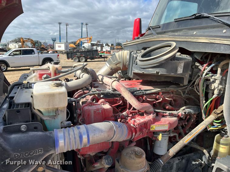 image for item DM2025 2017 Kenworth  T680 semi truck