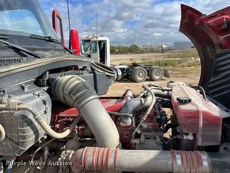 image for item DM2025 2017 Kenworth  T680 semi truck