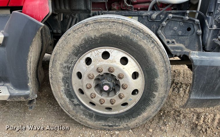 image for item DM2025 2017 Kenworth  T680 semi truck