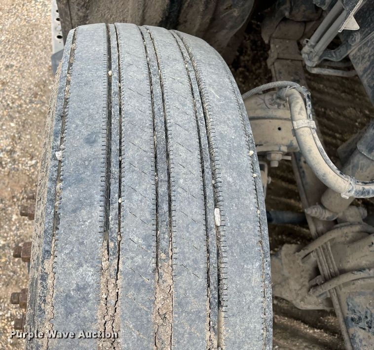 image for item DM2025 2017 Kenworth  T680 semi truck