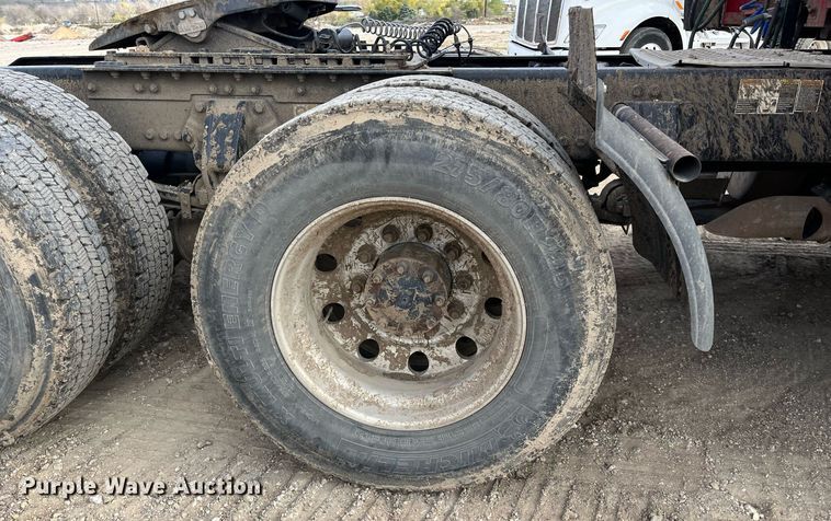 image for item DM2025 2017 Kenworth  T680 semi truck