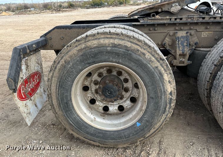 image for item DM2025 2017 Kenworth  T680 semi truck