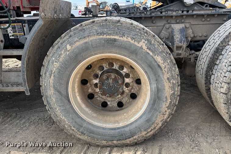 image for item DM2025 2017 Kenworth  T680 semi truck