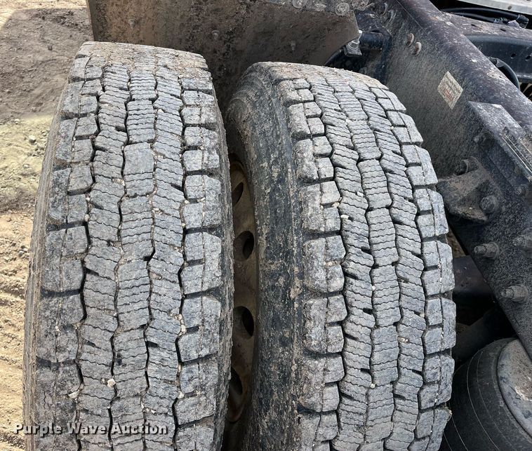 image for item DM2025 2017 Kenworth  T680 semi truck